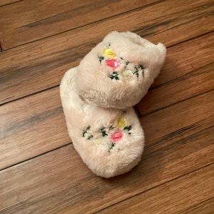 Light pink slippers.